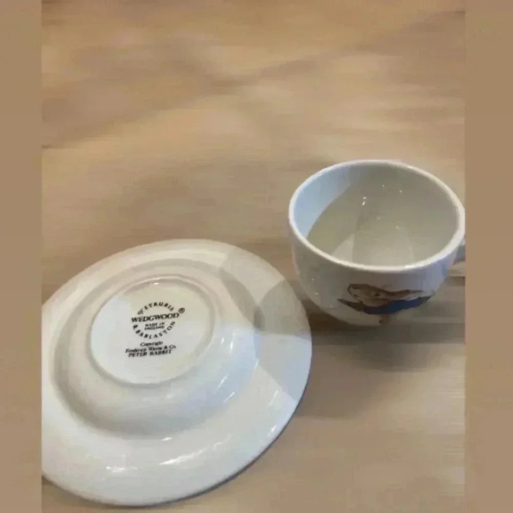 Vintage Wedgwood Petter Rabbit Teacup & Dish - Picture 3 of 4